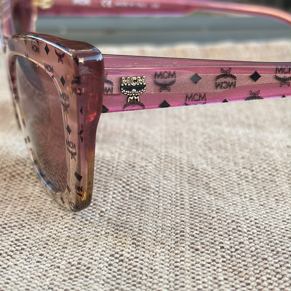 MCM 682S Cat Eye Sunglasses – Rose/Honey Pink – Designer Luxury Eyewear - Picture 14 of 16